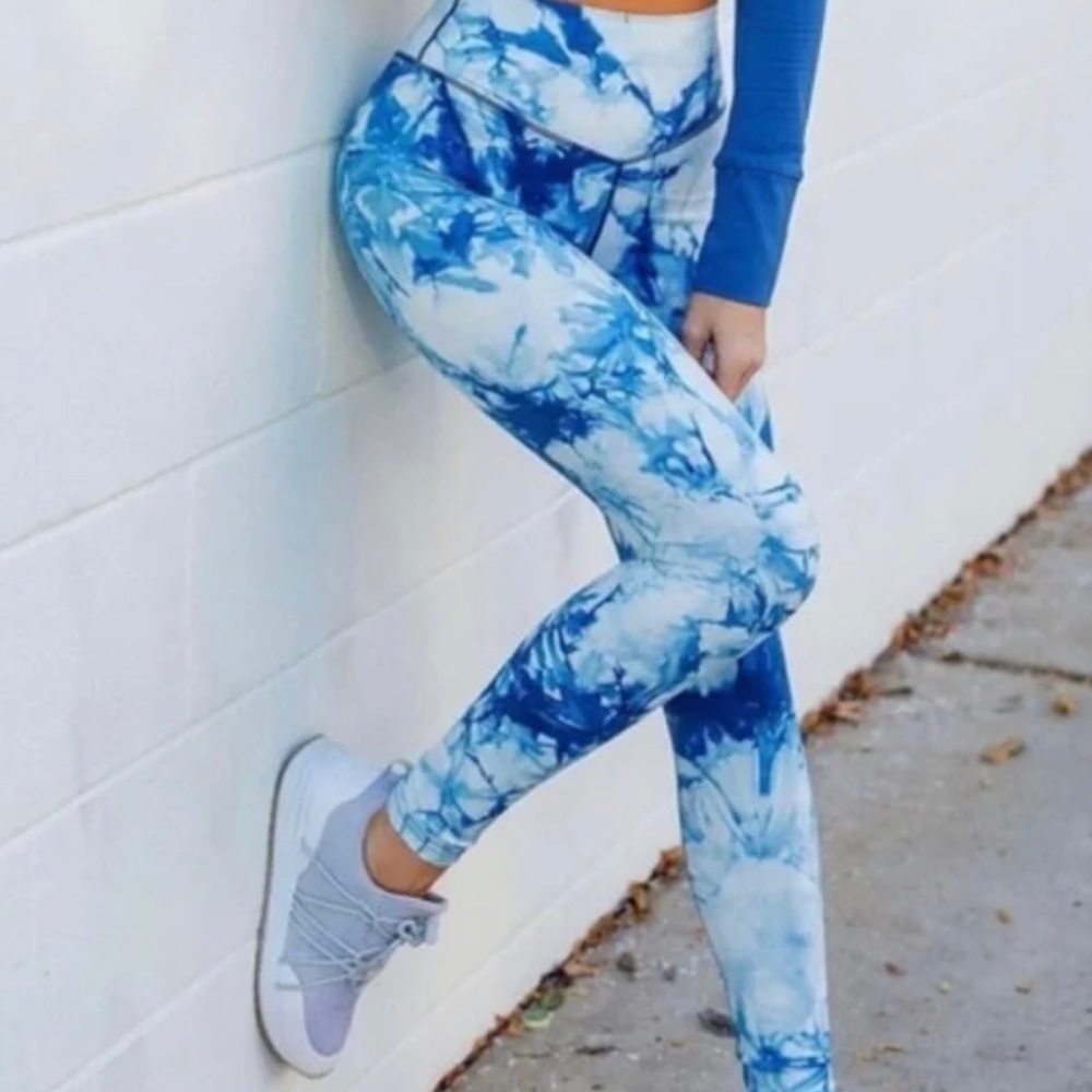 Balance Athletica blue tie dye leggings